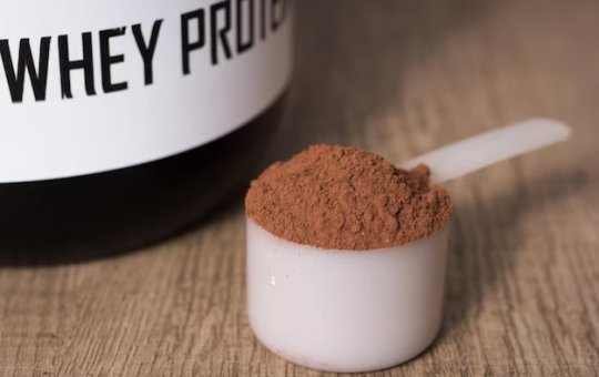 Senacon determina suspensão da venda de 48 marcas de whey protein em nove sites brasileiros