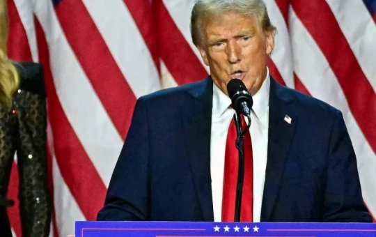 Durante entrevista, Trump afirma que pretende deportar todos os imigrantes ilegais dos EUA até o fim do seu mandato