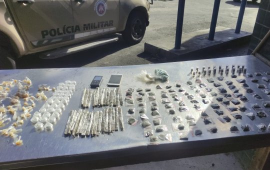 Polícia Militar apreende drogas em Narandiba