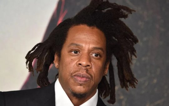 Rapper Jay Z é denunciado por estupro de menina de 13 anos