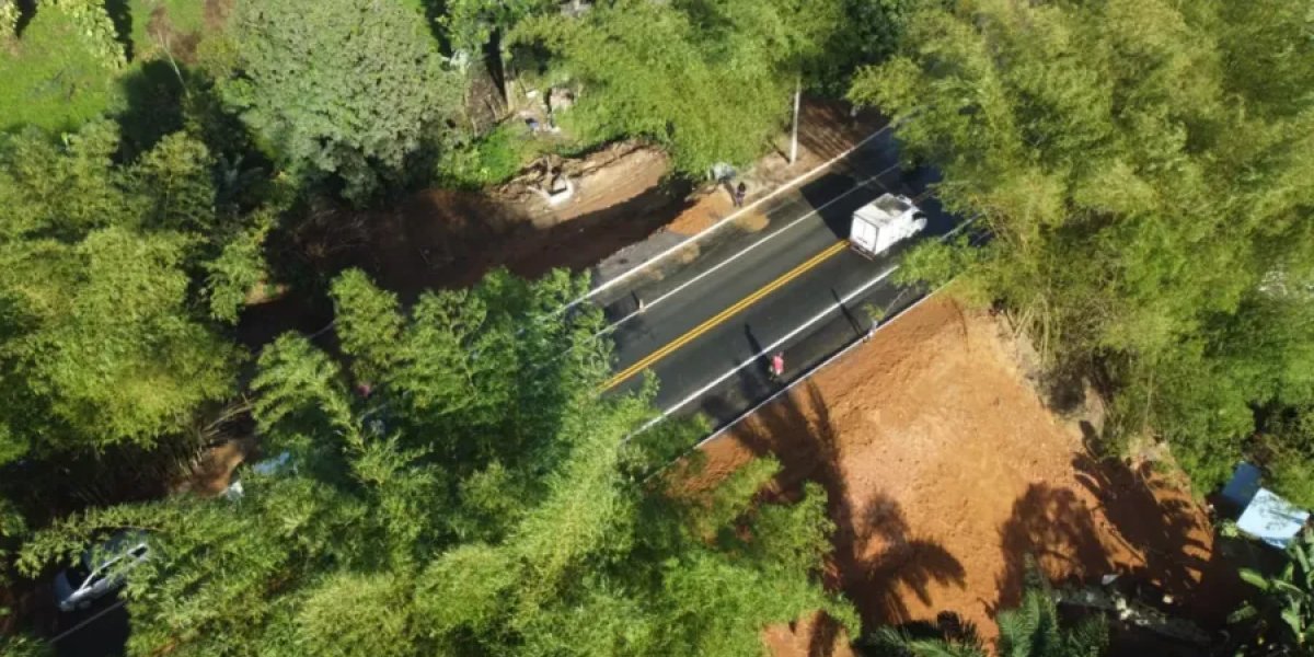 Trânsito na Estrada do Derba sofre alteração devido a obra