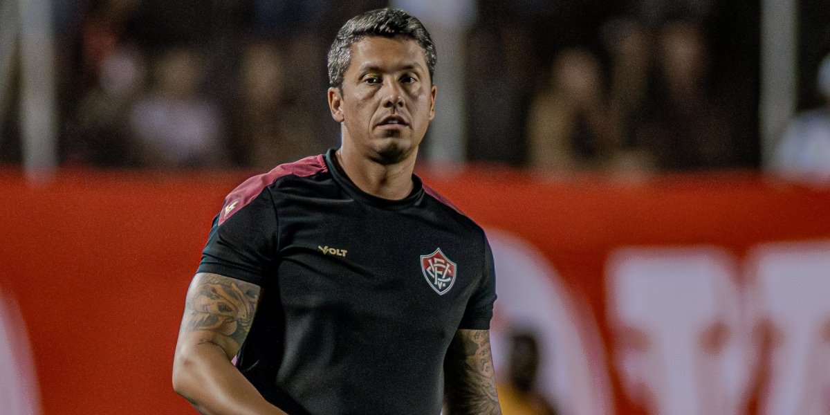 Vitória anuncia renovação com Carpini até fim de 2025