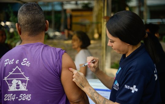 Governo distribui de 1,5 milhões de doses de vacina contra Covid-19