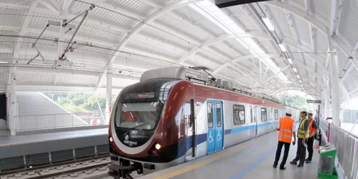 Galho de árvore causa curto-circuito em trem na Estação Retiro