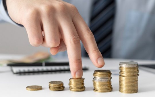 Inflação que calcula reajuste do salário mínimo fica em 4,84%