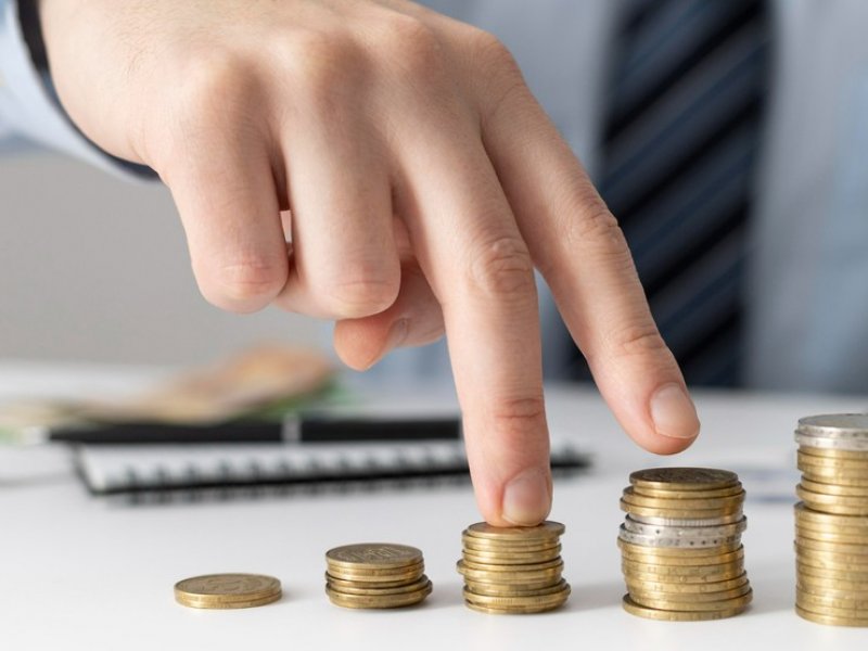 Inflação que calcula reajuste do salário mínimo fica em 4,84