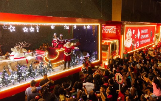 Caravana da Coca-Cola tem percurso interrompido e deixa moradores do subúrbio frustrados