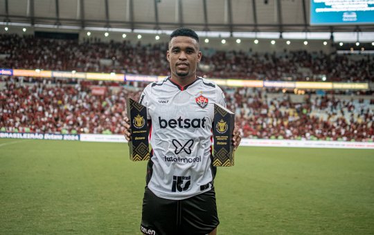 Alerrandro faz postagem com tom de despedida do Vitória