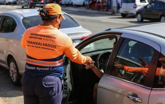Transalvador regulamentou mais de 470 vagas de Zona Azul para quem vai visitar o evento Luzes de Natal