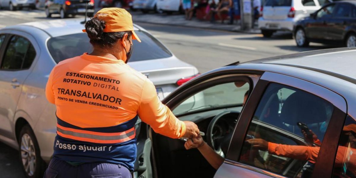 Transalvador regulamentou mais de 470 vagas de Zona Azul para quem vai visitar o evento Luzes de Natal