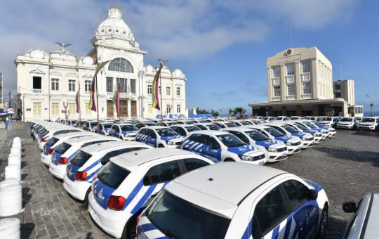 Veiculo da prefeitura é guinchado após ser alvo de ataque de traficantes no Lobato