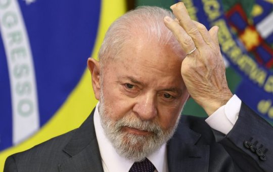 Homem deseja a morte de Lula na porta de hospital; veja vídeo