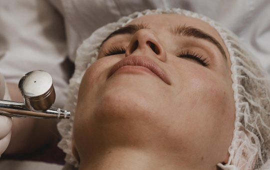 Faculdade de Salvador organiza palestra para falar sobre segurança em procedimentos estéticos