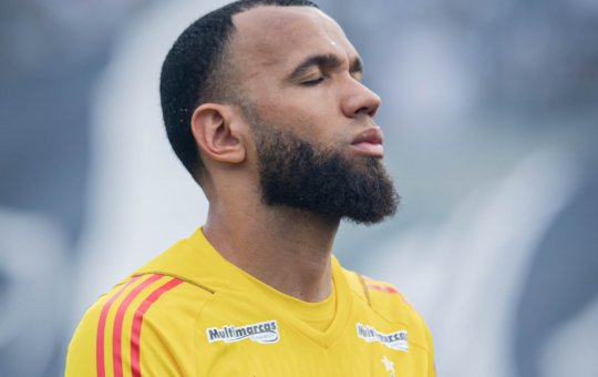 Goleiro Everson é agradado com proposta do Bahia mas Atlético dificulta venda