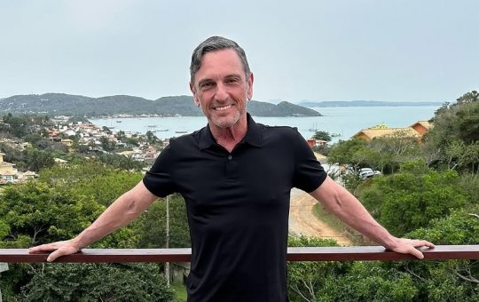 Paulo Miklos, ex-vocalista do Titãs, é internado em UTI