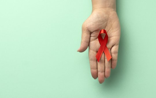 AIDS tem aumento de casos porém queda de mortalidade desde 2013