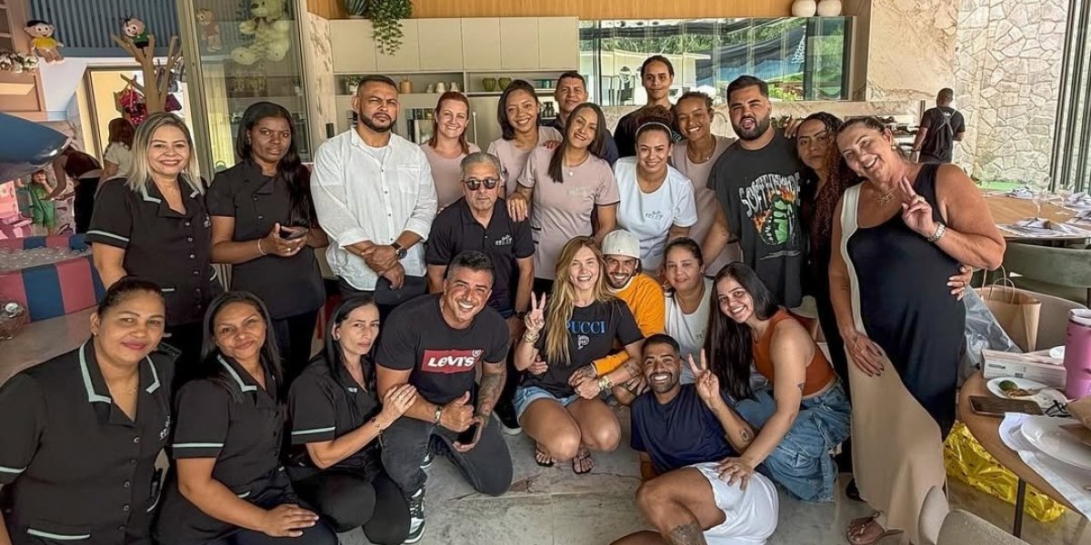 Virgínia faz amigo oculto com funcionários e ganha presente inusitado