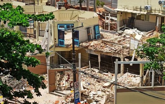 Cinco pessoas ficam feridas após teto de escola desabar no Itaigara
