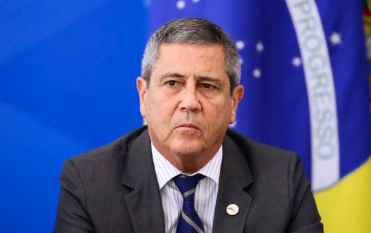 Braga Netto entregou dinheiro em sacola de vinho para plano de matar autoridades, diz Moraes