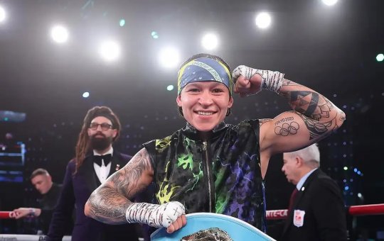 Baiana Bia Ferreira vence francesa e mantém cinturão de campeã mundial de boxe