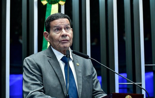 Mourão fala de tentativa de golpe, mas minimiza: “conspiração bem tabajara”
