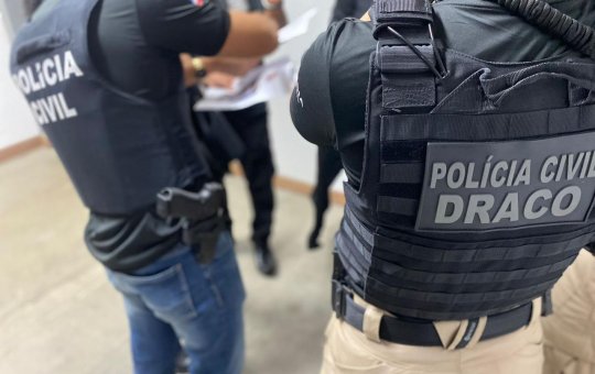 Operação investiga prefeito, secretários e médicos suspeitos de desviar R$ 12 milhões da saúde pública na Bahia