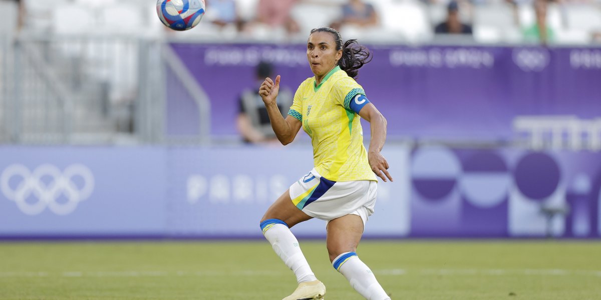 Marta vence prêmio de gol mais bonito da temporada no The Best