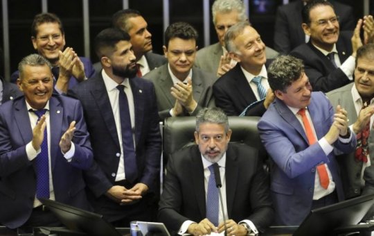 Câmara aprova projeto que regulamenta a reforma tributária