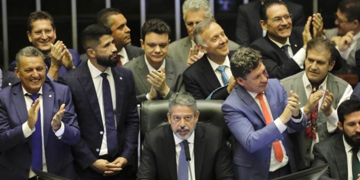 Câmara aprova projeto que regulamenta a reforma tributária