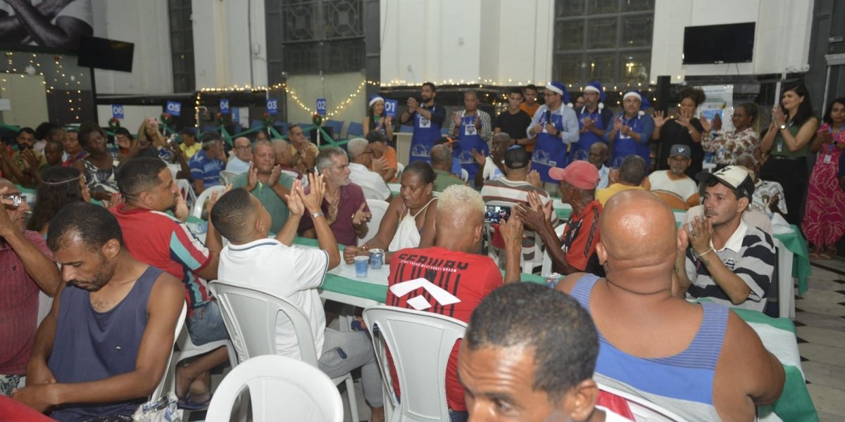 Prefeitura de Salvador realiza ceia de Natal para pessoas em situação de rua e assistidos por programas sociais