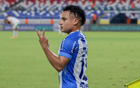 Vitória mira contratação de meia estrangeiro para próxima temporada