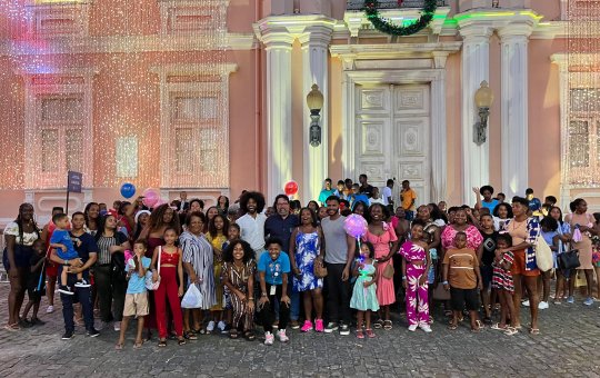Comunidades quilombolas da Ilha de Maré visitam decoração natalina no Centro Histórico