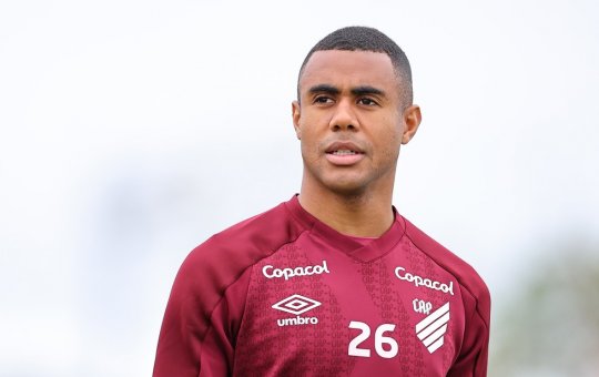 Bahia faz proposta para comprar volante do Athletico Paranaense