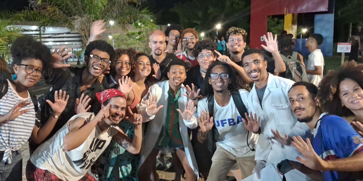 Estudante vence concurso de sósias de Davi Brito e viraliza nas redes sociais