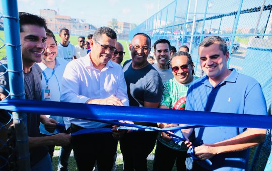 Prefeitura entrega nova Arena Esportiva do Abaeté e chega a 67 campos de grama sintética em Salvador