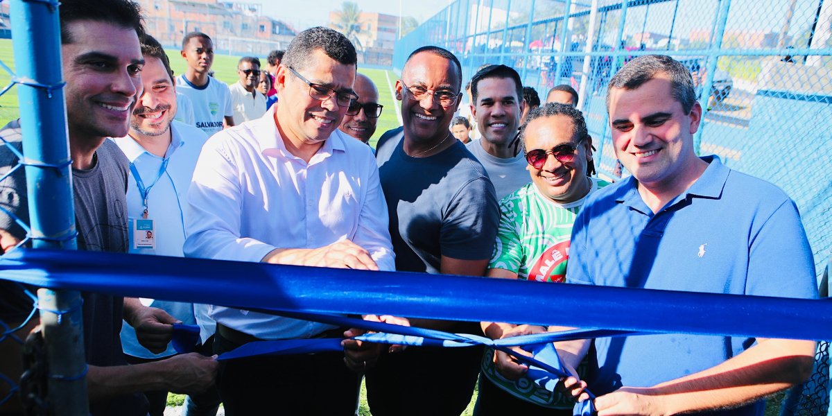 Prefeitura entrega nova Arena Esportiva do Abaeté e chega a 67 campos de grama sintética em Salvador