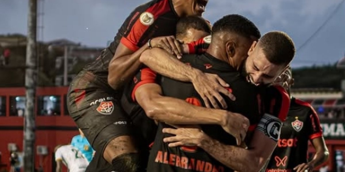 Querido pela torcida, atacante se despede oficialmente do Vitória após dois anos no Rubro-Negro