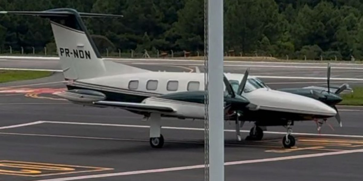 GRAVE! Avião colide com prédio e cai no centro de Gramado