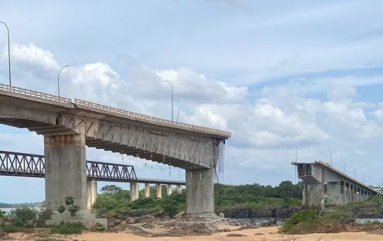 Uma pessoa morreu e duas estão desaparecidas em queda de ponte