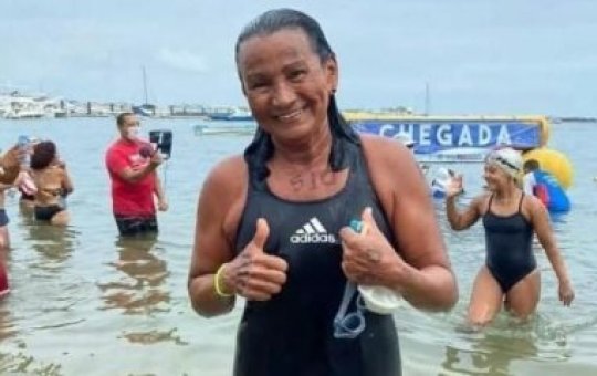 Idosa morre durante prova de natação na Travessia Itaparica-Salvador