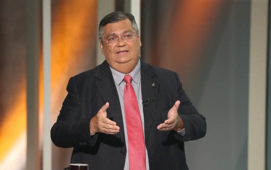 Flavio Dino suspende R$ 4 bilhões em emenda