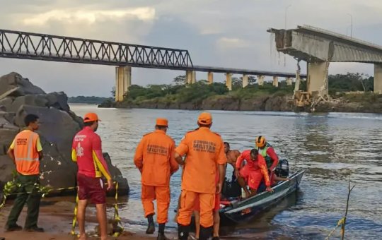 Número de desaparecidos em queda de ponte sobe para 12