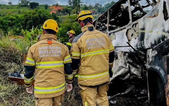 Motorista de caminhão suspeito de causar acidente na BR-116 se entrega para a polícia