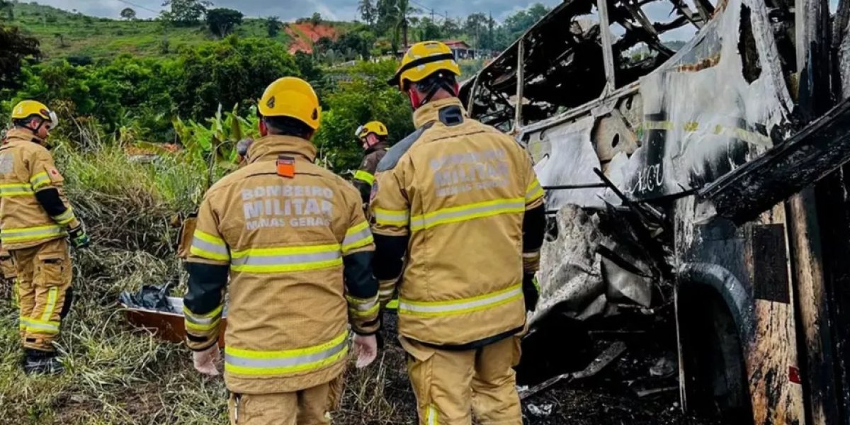 Motorista de caminhão suspeito de causar acidente na BR-116 se entrega para a polícia