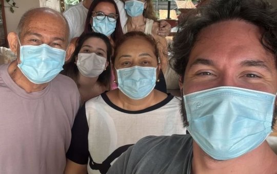 Eliezer explica motivação para usar máscara em casa