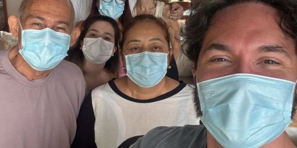 Eliezer explica motivação para usar máscara em casa