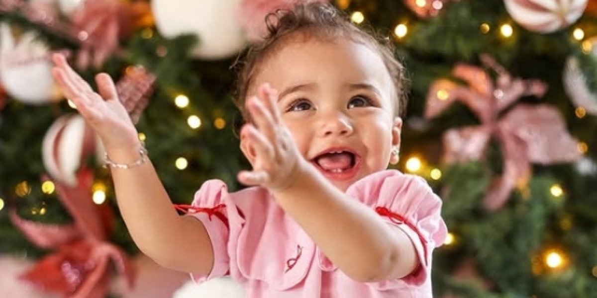 Filha de Neymar com Bruna Biancardi, Mavie encanta internautas com ensaio de Natal