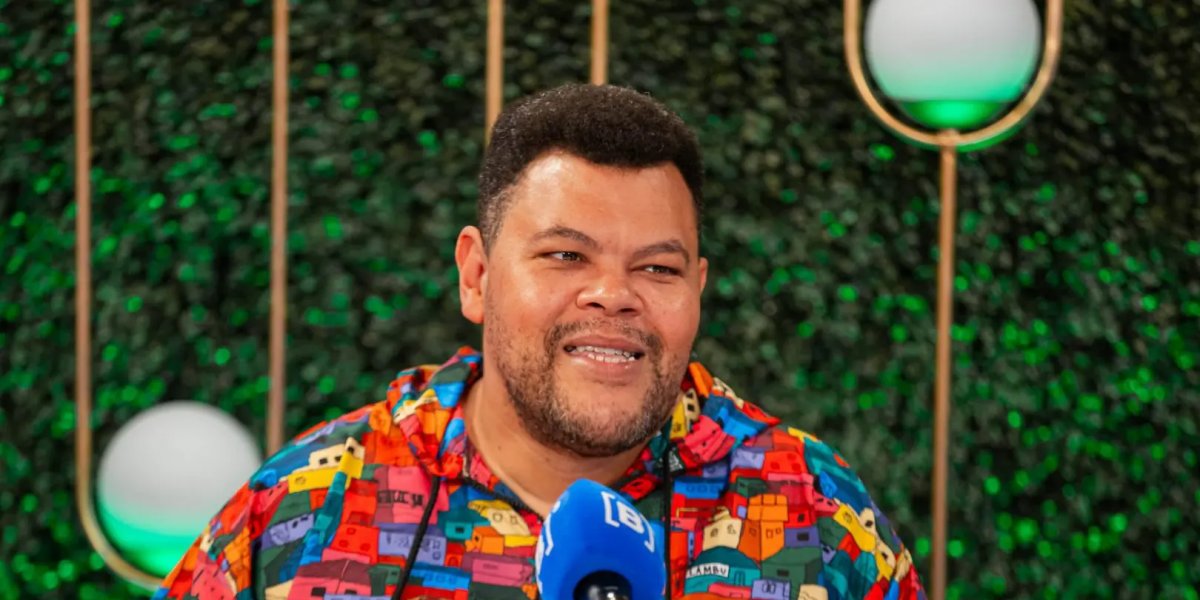 Ex-BBB Babu Santana capota carro na Transolímpica e sofre escoriações leves