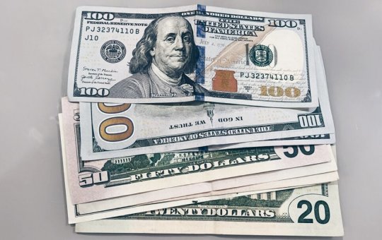 Erro na cotação do dólar no Google causa confusão no feriado de Natal