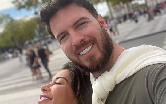 Vídeo: Maira Cardi e marido dão R$ 10 mil reais para cada funcionário